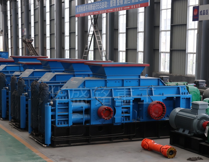 數(shù)控全自動(dòng)全液壓對(duì)輥制砂機(jī)多少錢？如何選擇制砂設(shè)備廠家？