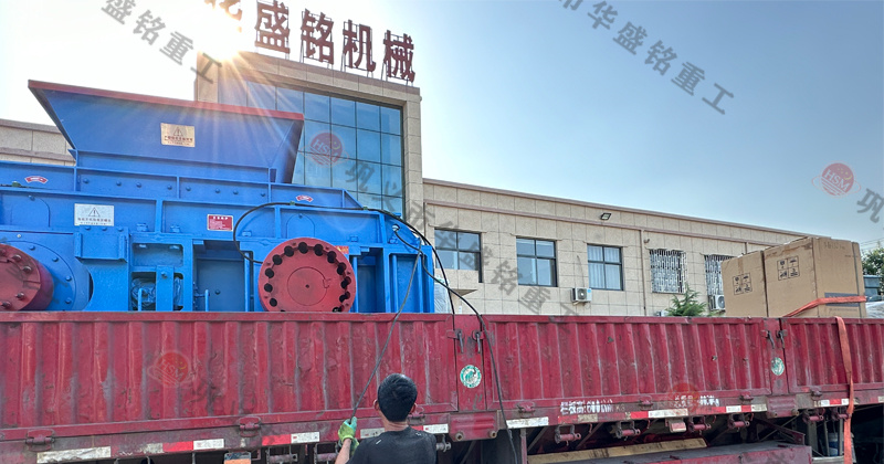 鐵礦石液壓對(duì)輥破碎機(jī)的維護(hù)成本如何？工作原理是什么？